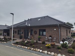 Holzrahmenbau-Walmdach-Neubau-Zimmerei-Plate