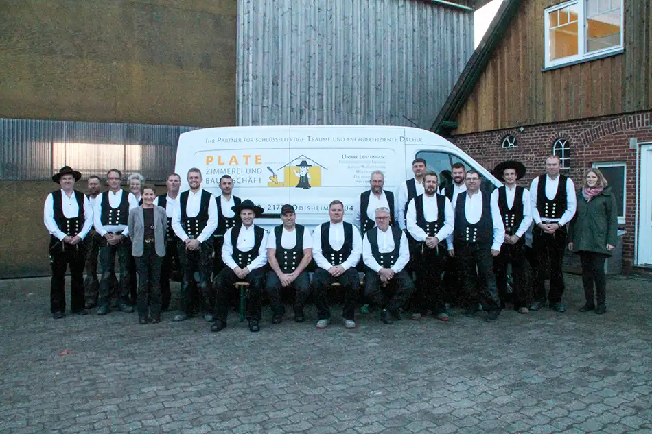 Mannschaftsfoto-Zimmerei-Baugeschäft-Landkreis Cuxhaven-Odisheim-Plate-GmbH&CoKG